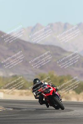 media/Oct-30-2025-Racers Edge (Thu) [[dabbdaf680]]/3-B Group/Session 2 (Turn 14)/